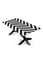 Kelias Dining Table
